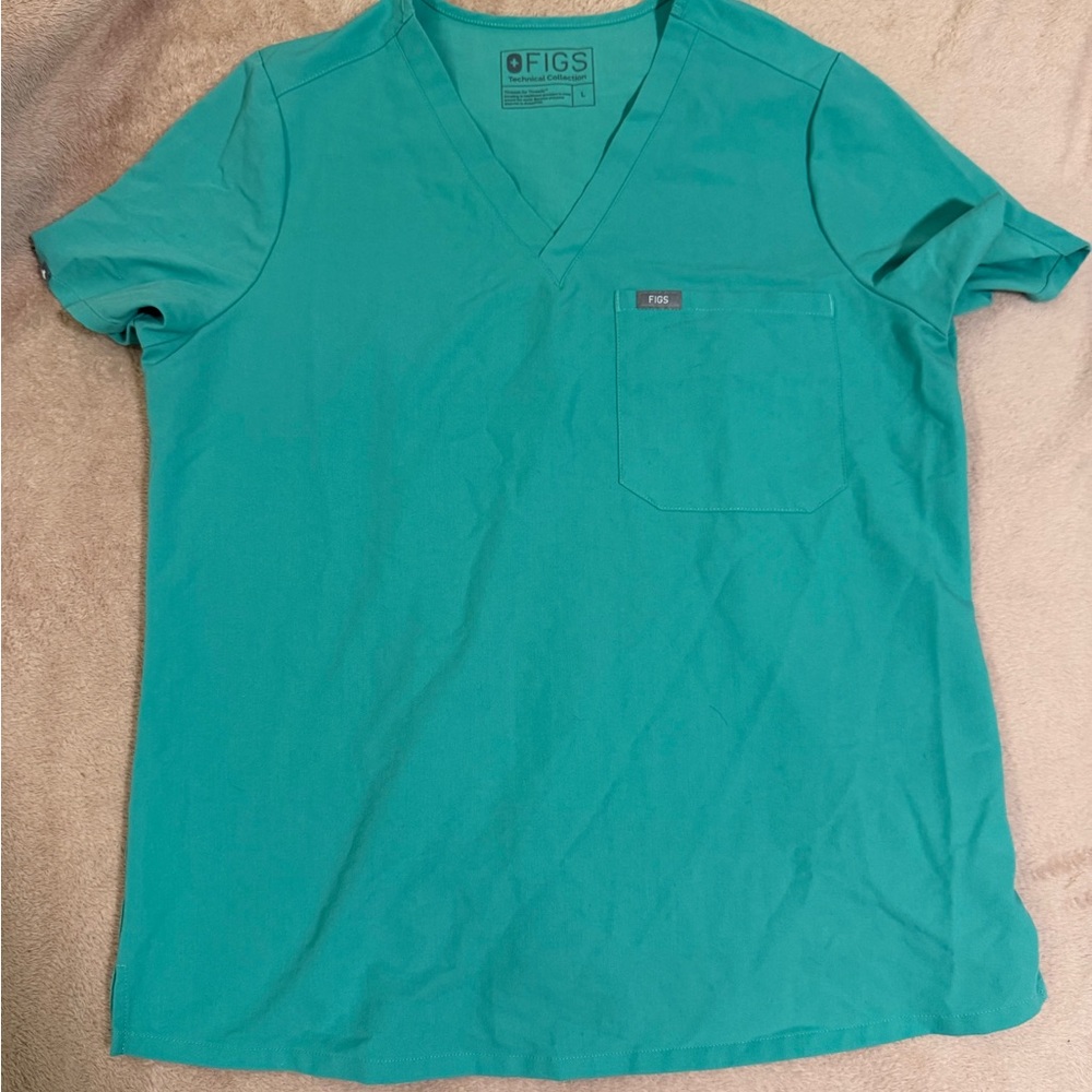🟡🟡Figs Men's Aqua V-Neck Tee